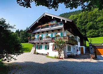 Haus Falleck in Bischofswiesen bei Berchtesgaden im Winter.